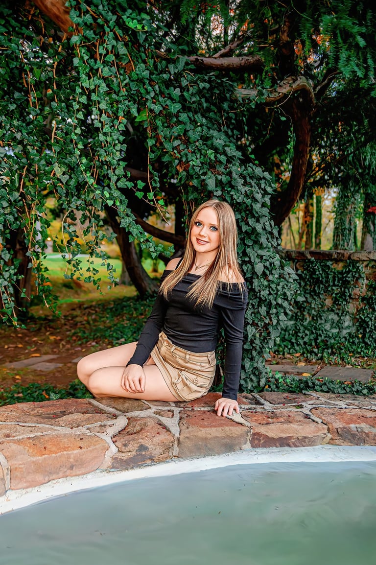 York PA Senior pictures at Historic Shady Lane by a Lancaster PA senior picture photographer