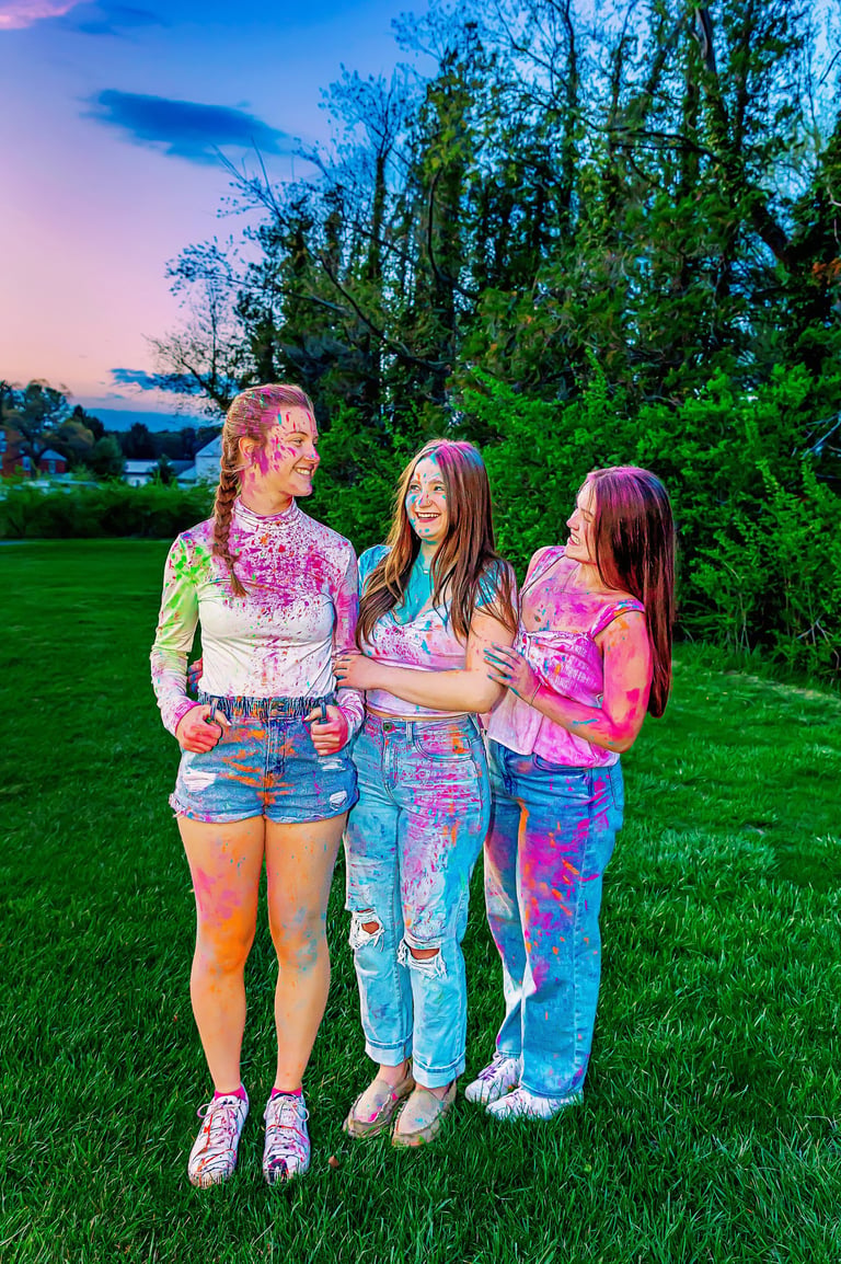 Paint Powder senior pictures by Lancaster PA senior picture photographer. Lititz Pa senior rep team