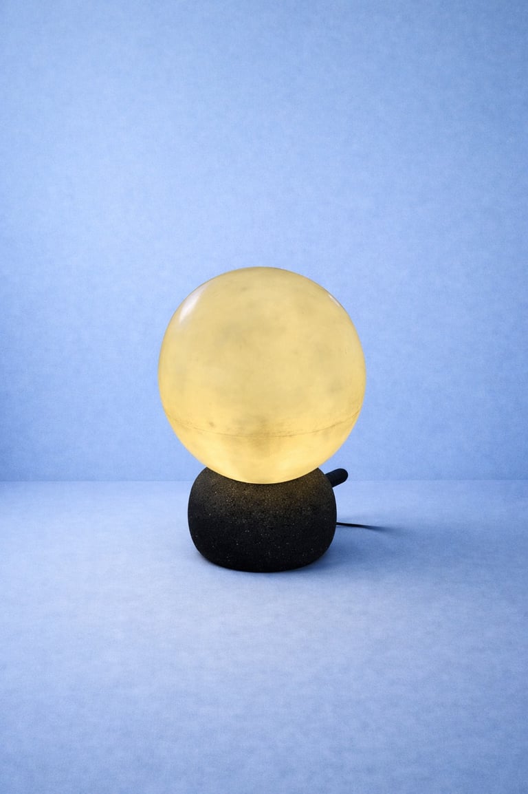 lampara tipo luna en fibra de vidrio