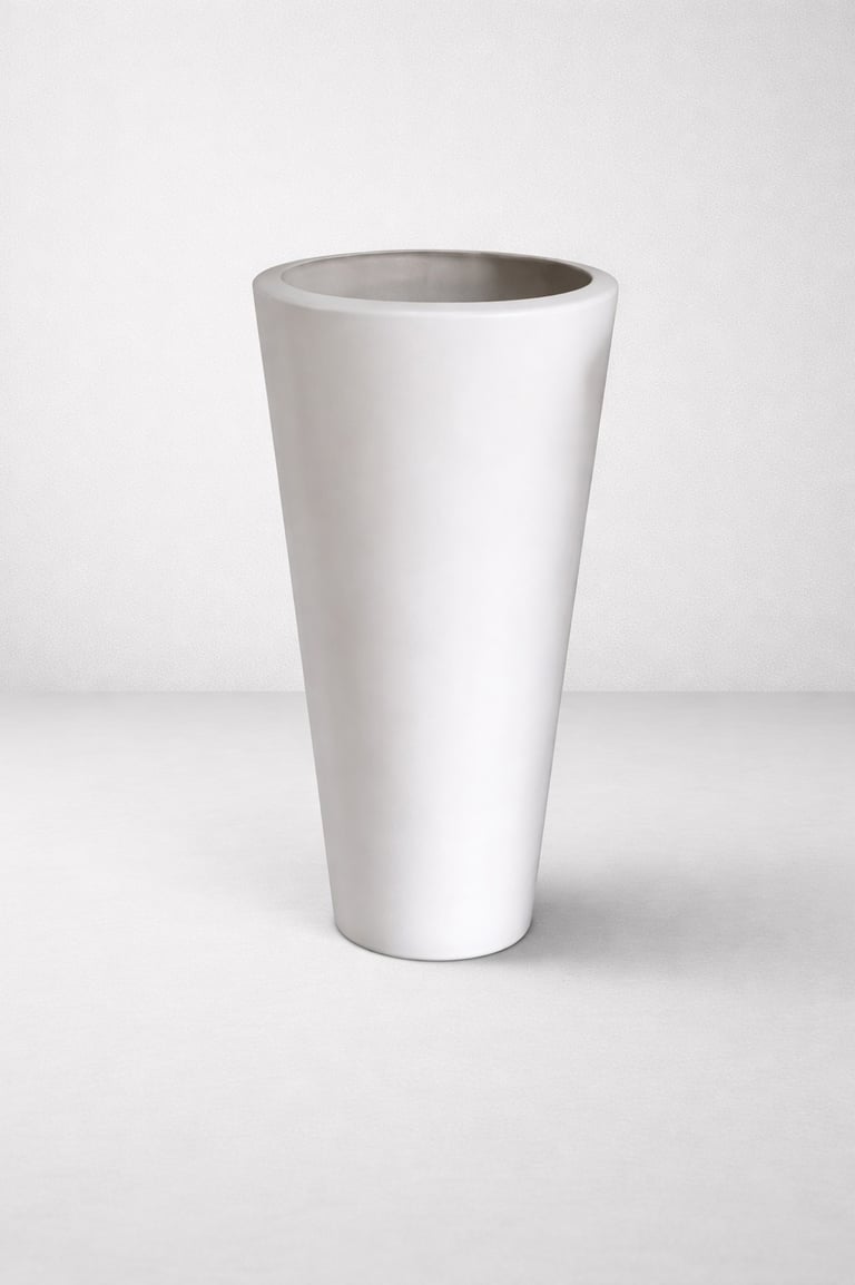 maceta blanca alta en fibra de vidrio
