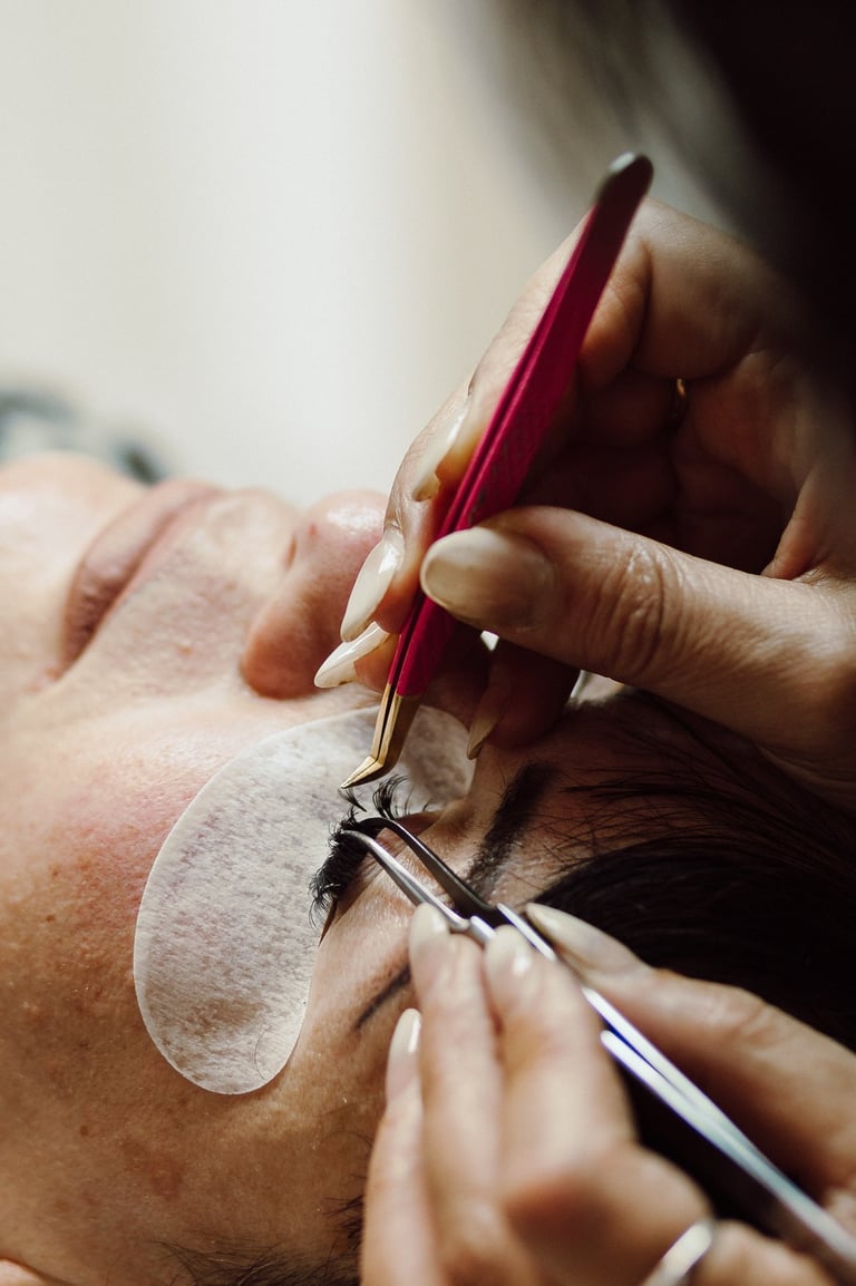 laminazione ciglia effetto naturale e volumizzante in istituto di bellezza a Riccione