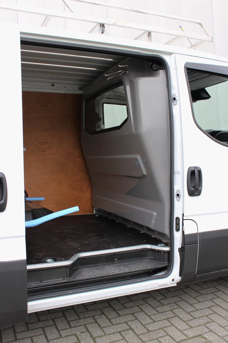 Krovinių skyriaus pertvaros