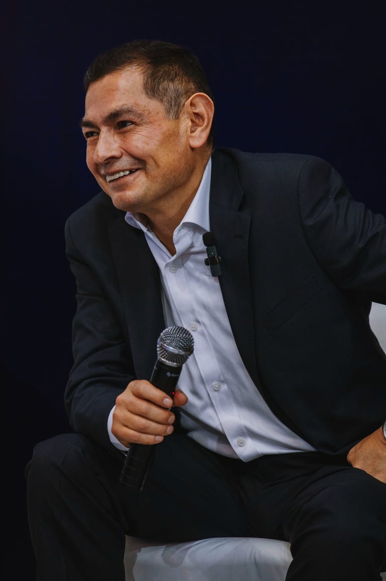 Bernardo presentan su libro en la FIL de Guadalajara