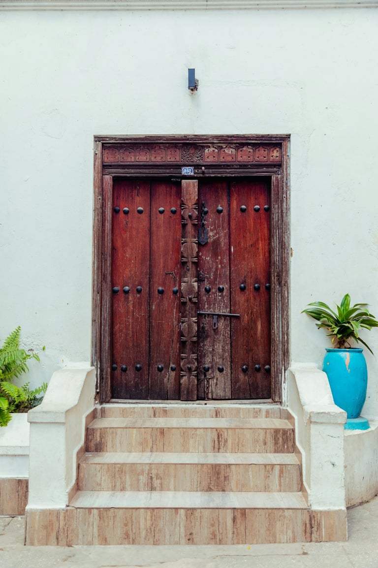 Villa entrance in Bali representing reliable laundry pick‑up and delivery service.