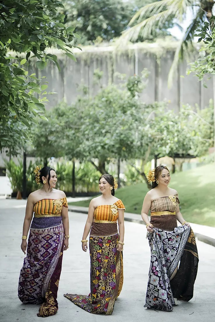 Portrait session along the tropical garden pathways at The Apurva Kempinski Bali in Nusa Dua