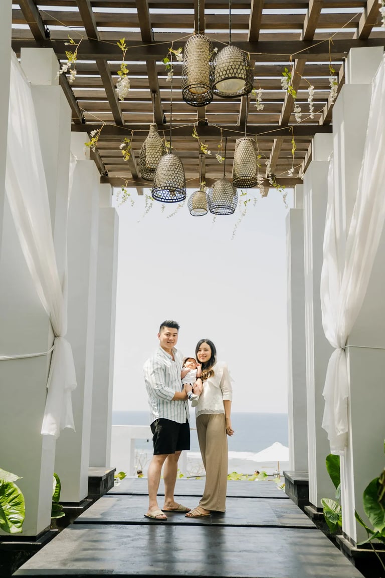 Family portrait beneath the signature corridor at Samabe Bali Suites & Villas in Nusa Dua.