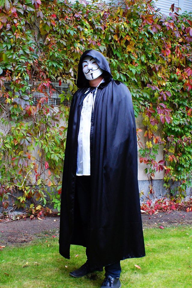 Vendetos kostiumas,Apsiaustas ir kauke.