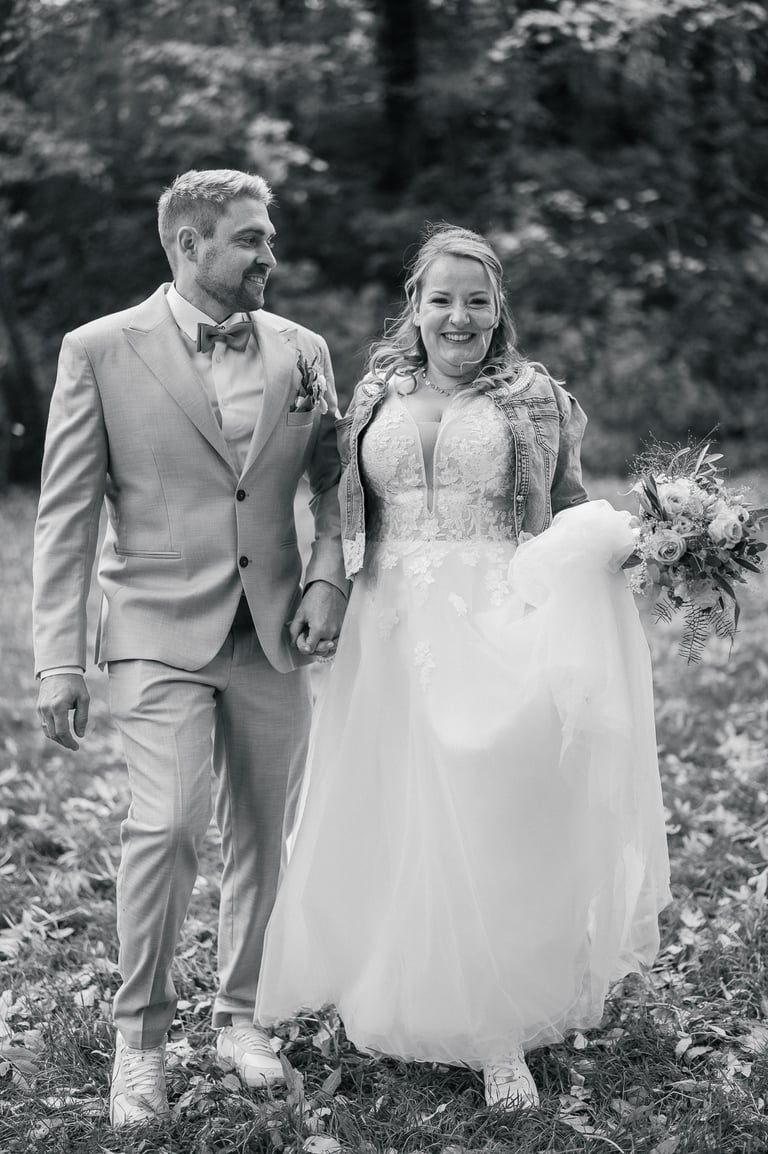schwarz weiß Fotografie vom Hochzeitspaar