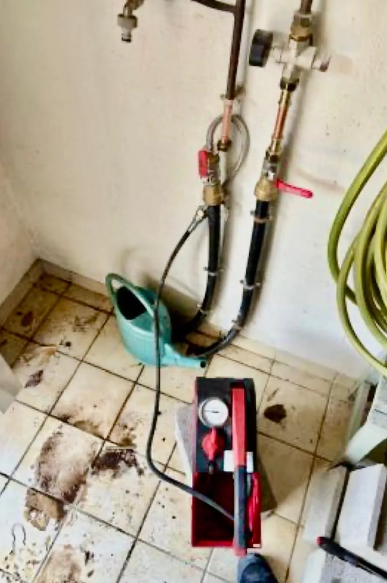 Degats des eaux entreprise détection recherche de fuite salle de bain douche baignoire  Saint priest