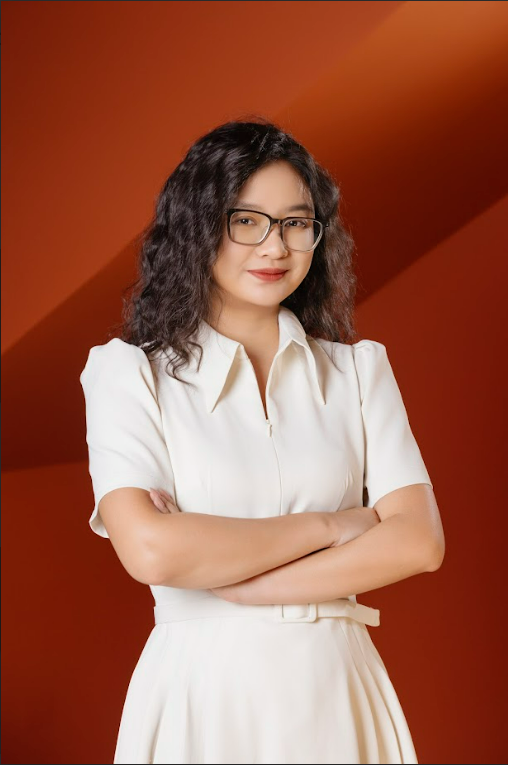 Phóng viên / BTV Phương Lâm giảng viên dạy giọng nói và giao tiếp