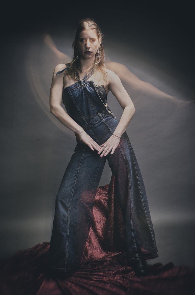 Retratos en estudio de @ariel.vuela que exploran cuerpo, gesto y feminidad contenida.