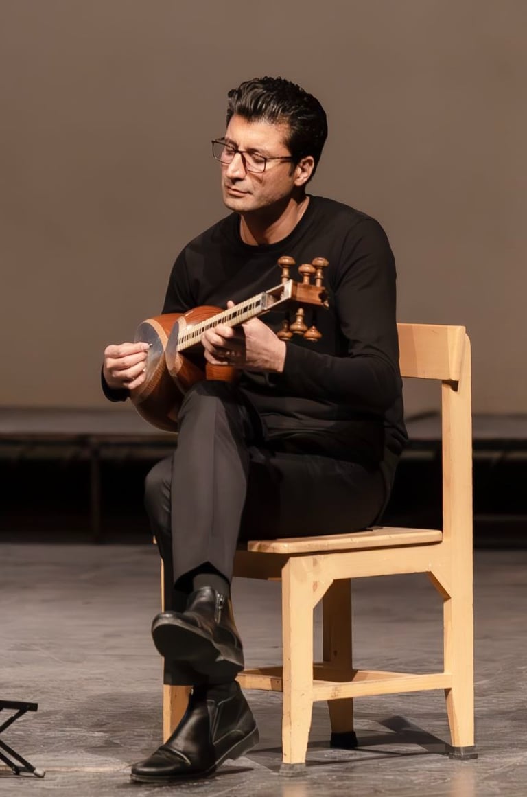 Ghasem Rahimzadeh performing Tar
