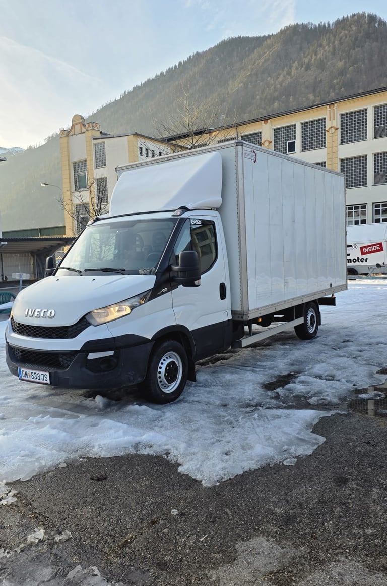 Umzug Linz – Easy24 Umzug & Transport beim professionellen Möbeltransport mit Tragehilfe