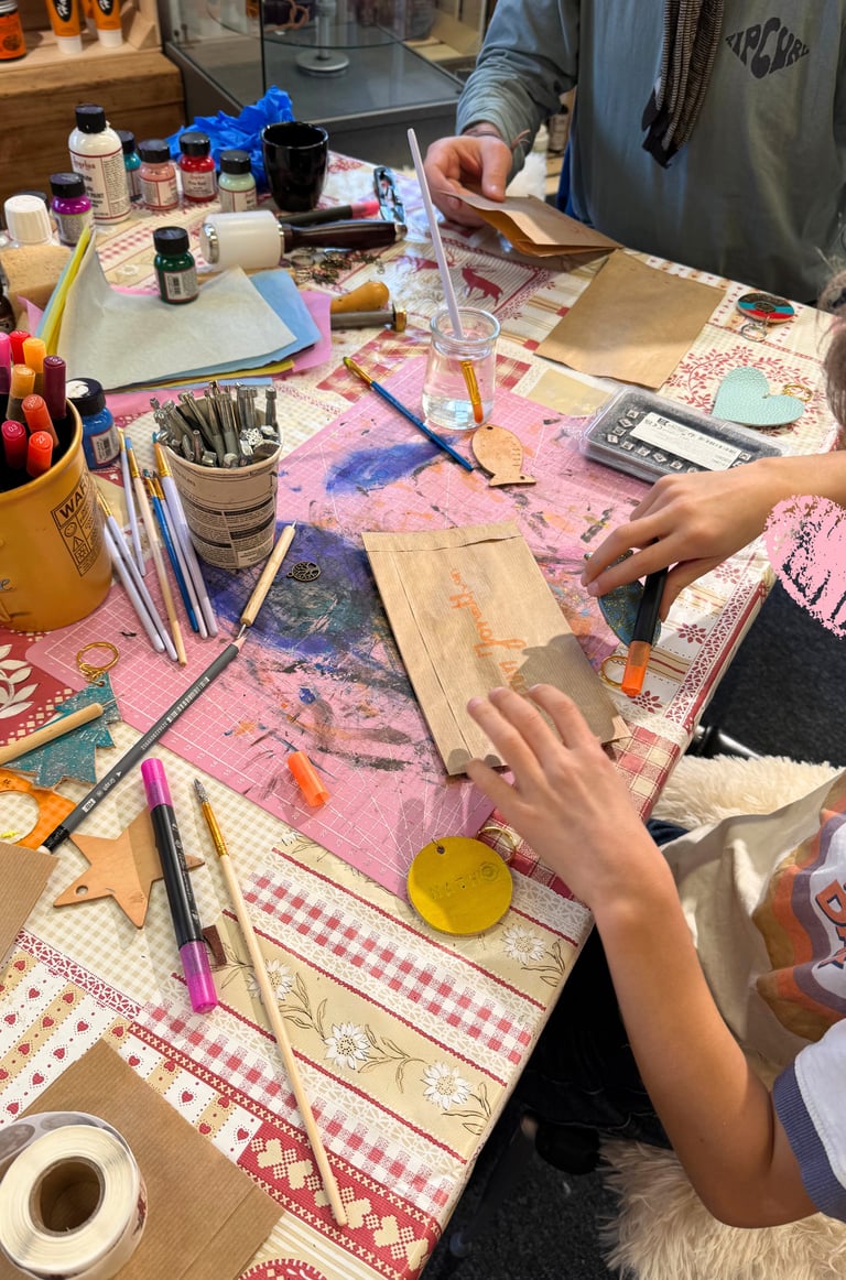 atelier créatif cuir enfants Genève Suisse Carouge activité sellerie etter