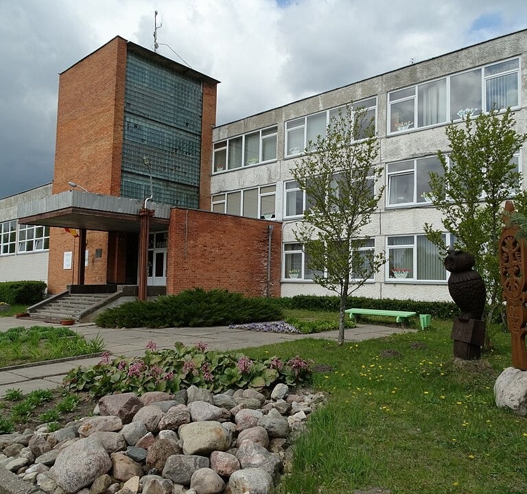 Neveronių gimnazija