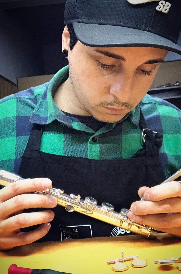 Luthier e músico Murilo Gomes
