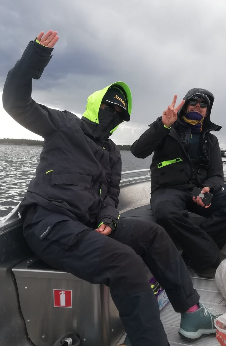 zwei Fischer auf einem Boot