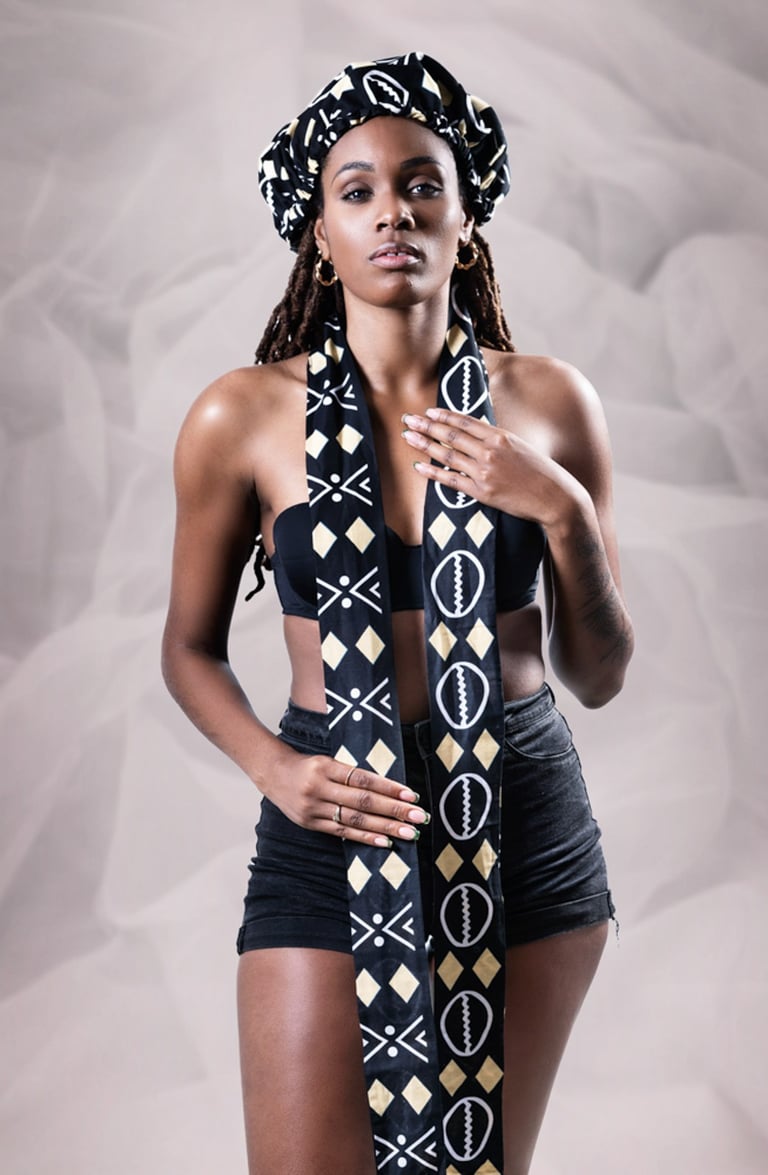 Jeune femme noire mode beauté Martinique photo studio