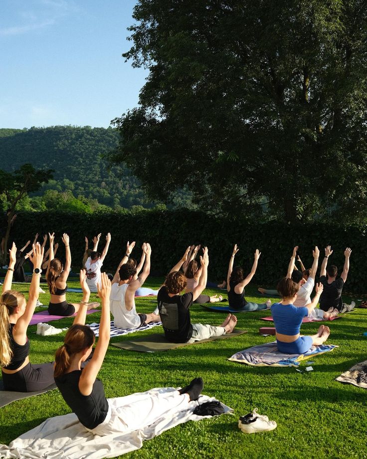 Yoga all’aperto a Rieti, pratica di gruppo immersa nella natura presso Volo Libero Guesthouse