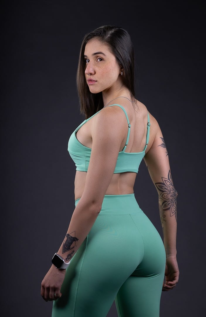 ensaio fotográfico de influencer com conjunto esportivo