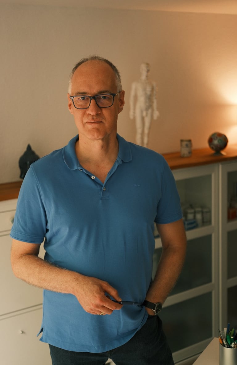 Portrait eines Heilpraktikers in seiner Naturheilpraxis Vitalsinn in Münster