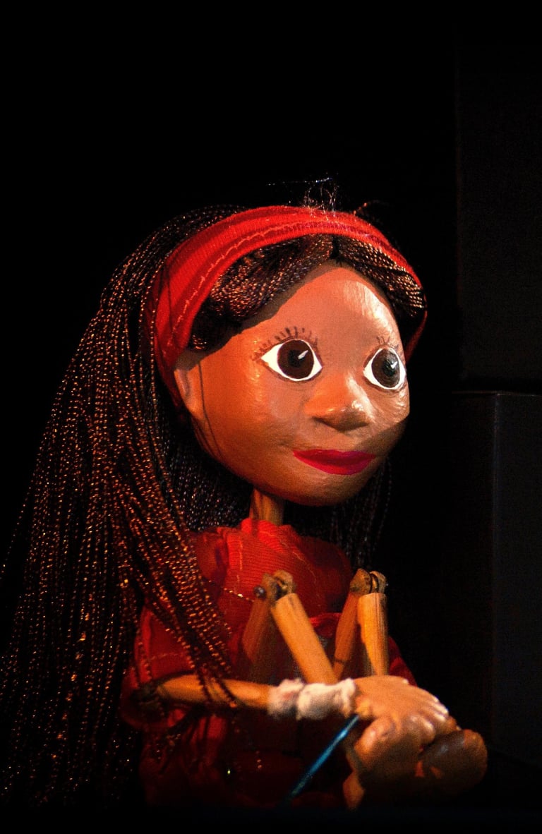 Personaje de la obra "Despierta al rinoceronte" de Marián González