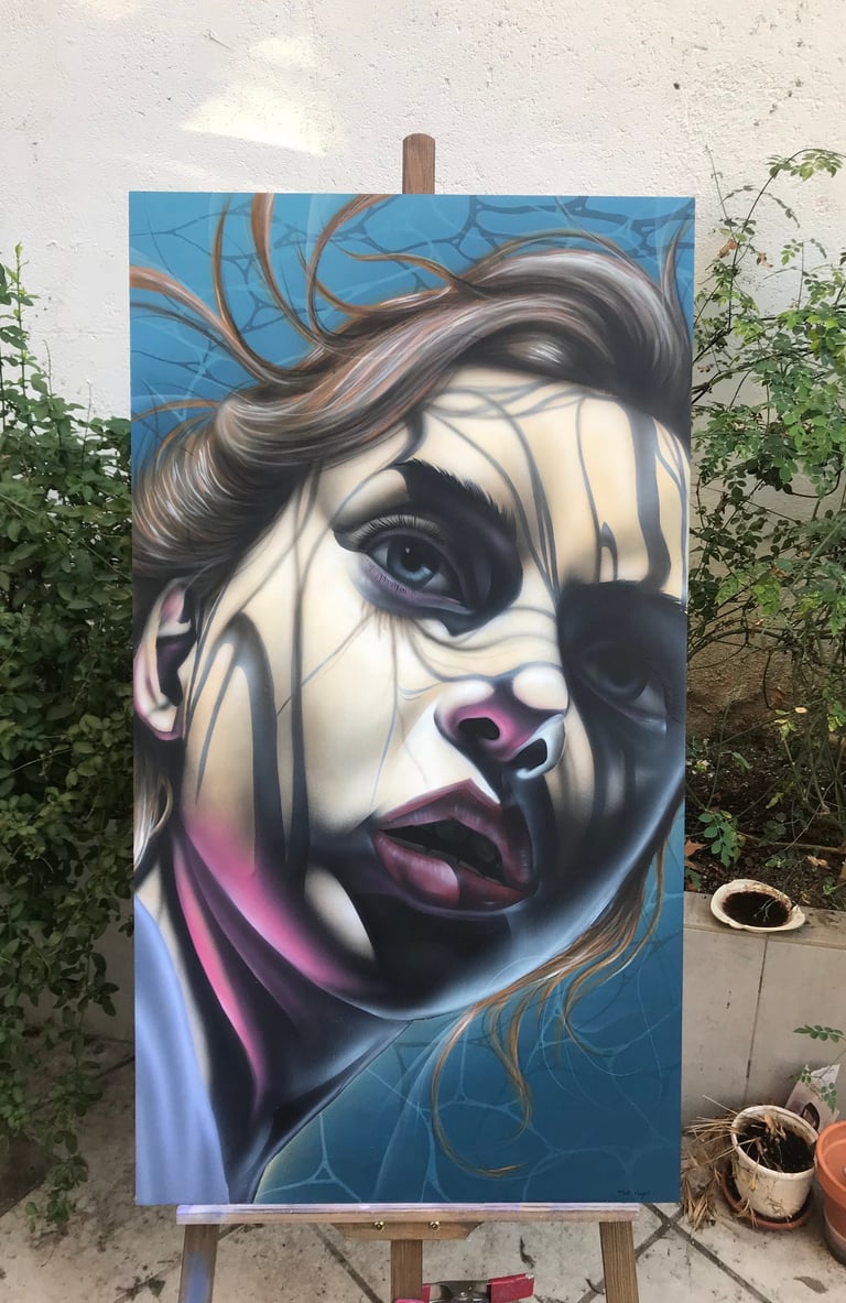 Obra de técnica mixta que fusiona óleo, acrílico y grafito. Superposición de materiales y transparen