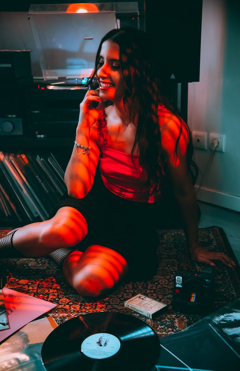 Portrait doux illuminé par les flash de lumière, avec dérrrière le déclencheur un photographe Palois.