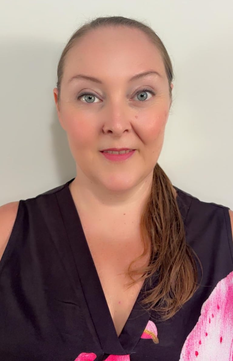 "Nicole Muir, profesora de inglés online para adultos hispanohablantes."