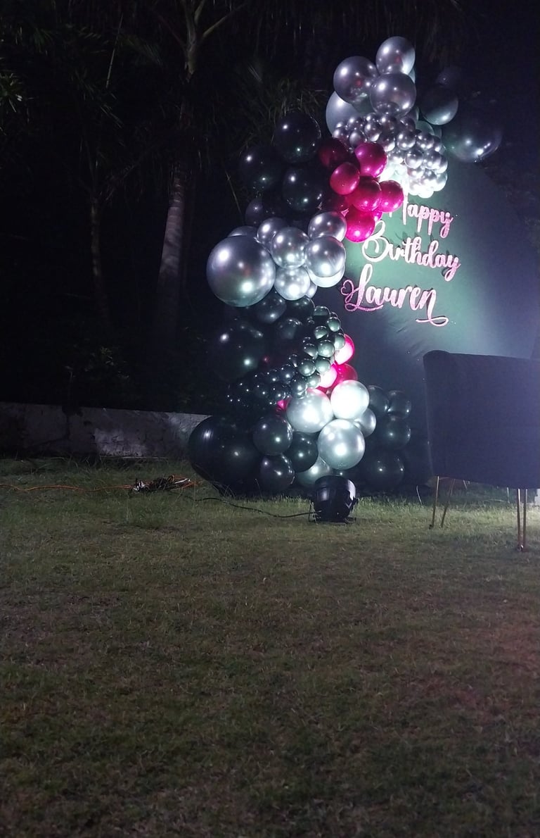 balloon décor with backdrop