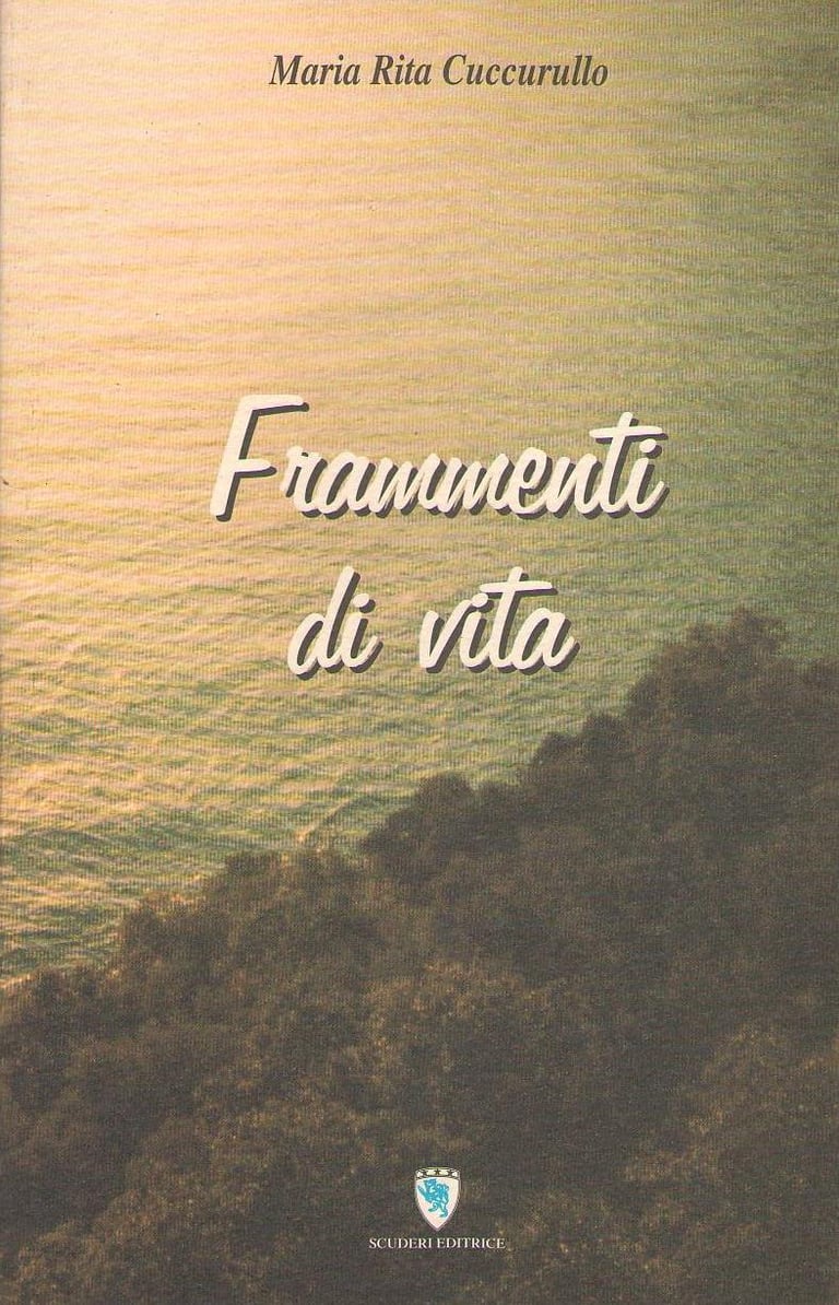 Book cover of Frammenti di vita by Maria Rita Cuccurullo featuring a vintage ocean sunset landscape.