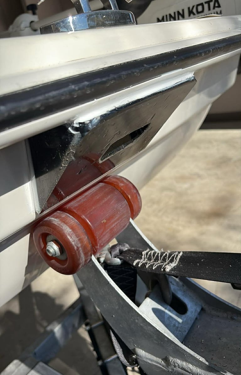 Mako Pro-Skiff  bowwedge  bow roller 