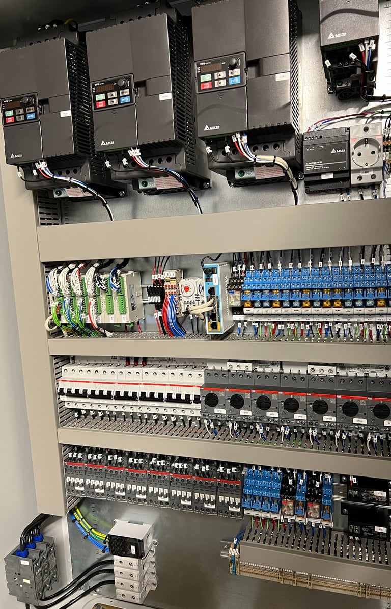 Valdymo skydų montavimas