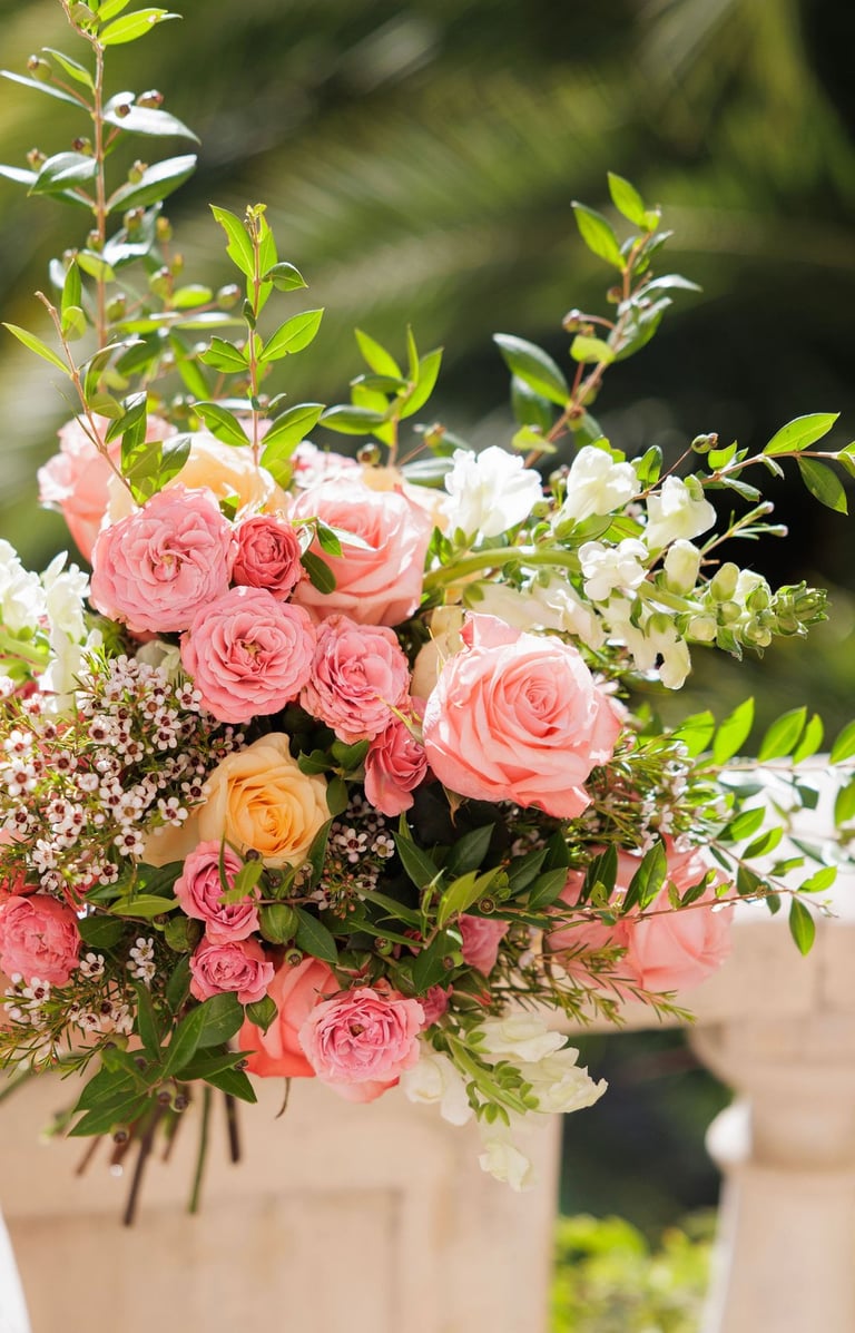 bouquet de fleurs tons roses et blanc