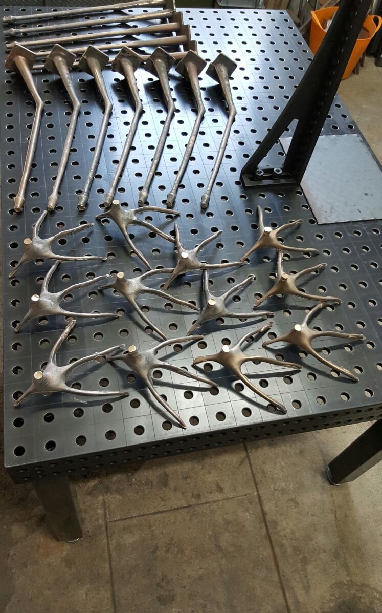 Saldatura Tig su gambe tavolo in ottone