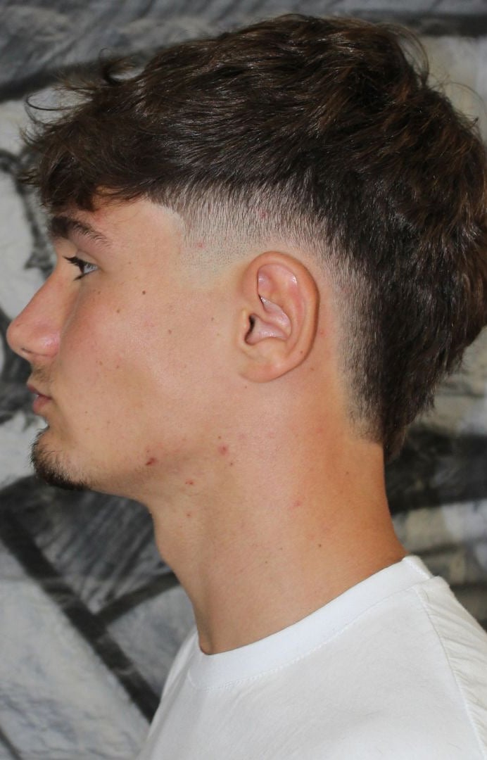Cliente satisfecho con corte moderno en Barber Shop Valencia