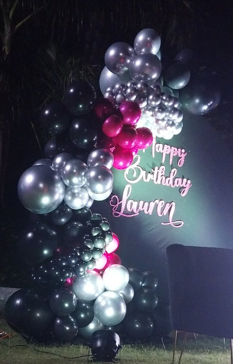 balloon décor with backdrop 