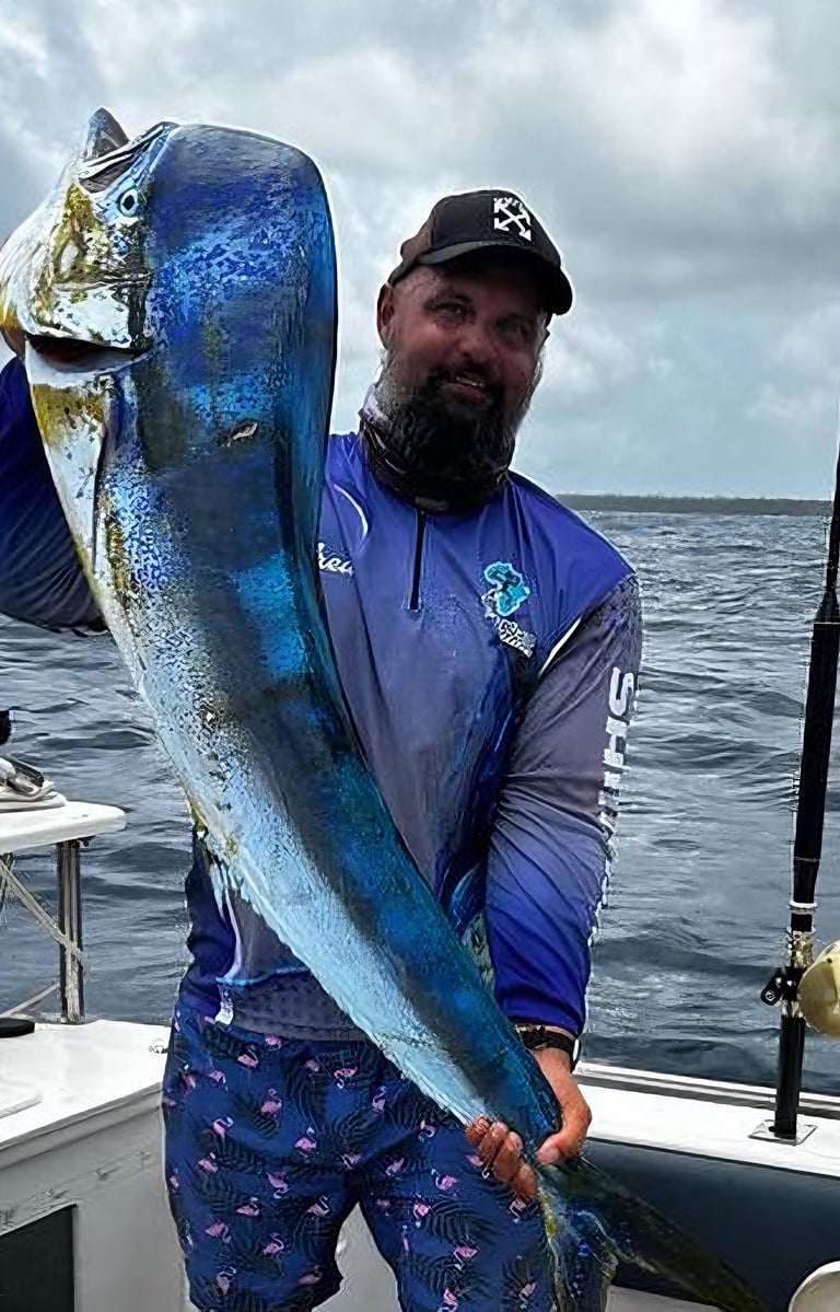 Expert Anglers Fishing in Zanzibar Dorado ( Mahi - Mahi )