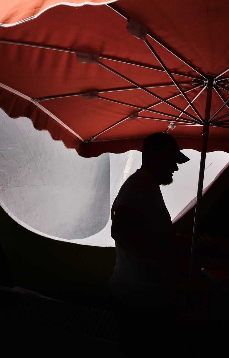 silhouette d'un homme au marché de royan