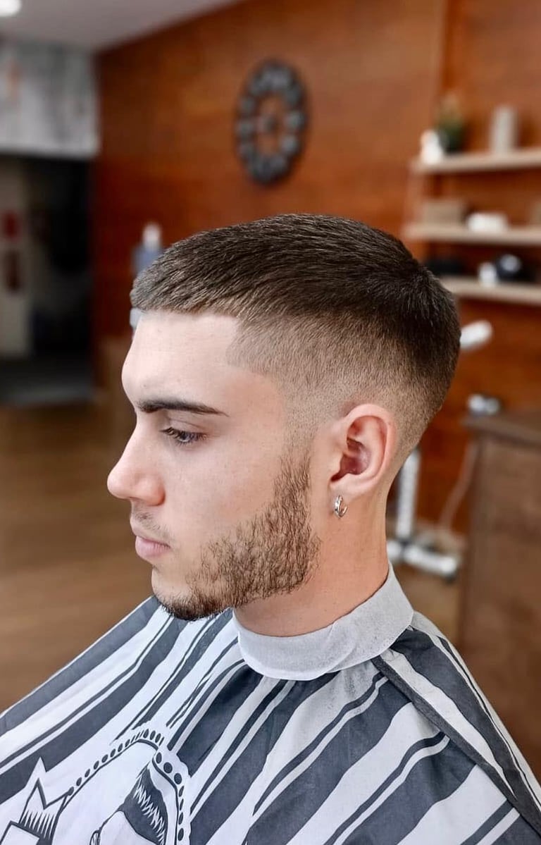 Ambiente relajado y profesional de la barbería en Valencia centro