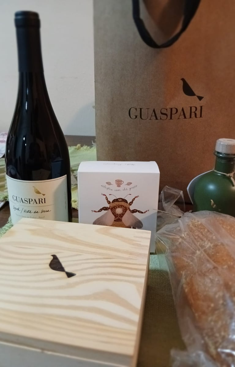 Press kit que ganhamos no final da viagem, repleto de gostosuras da Guaspari. Foto: Lu Mastrorosa