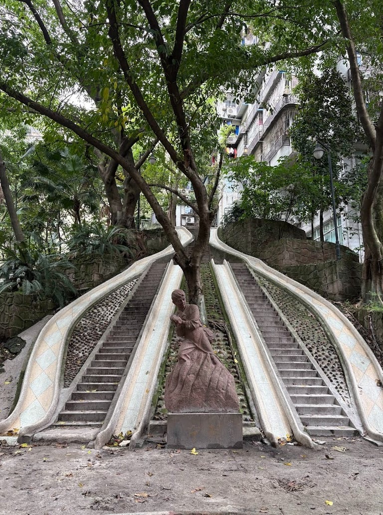 Children’s Palace Slide 少年宫梭梭板