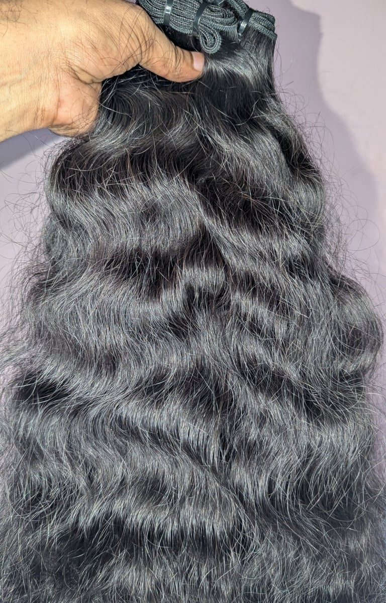 Natural Indian wavy human hair bundles for salon and retail use