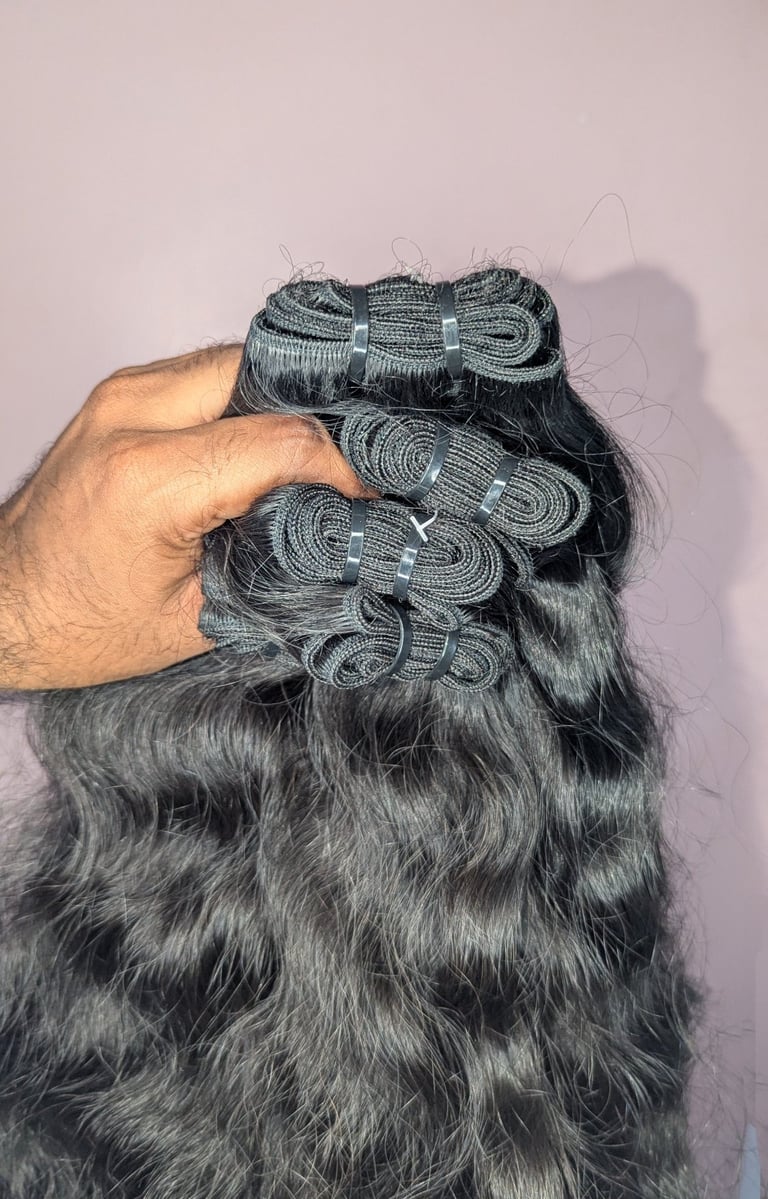 Natural Indian wavy human hair bundles for salon and retail use