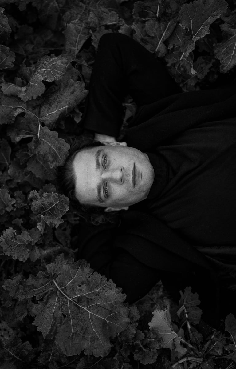 Portret mężczyzny w czerni i bieli Opole