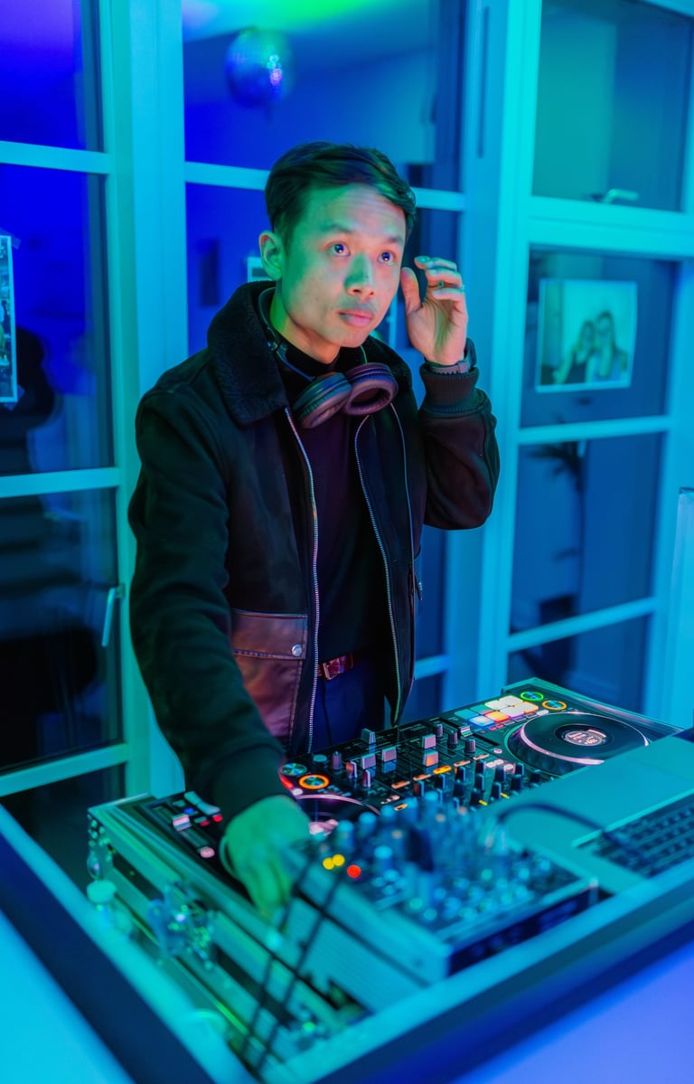 Guests dancing at luxury wedding DJ London