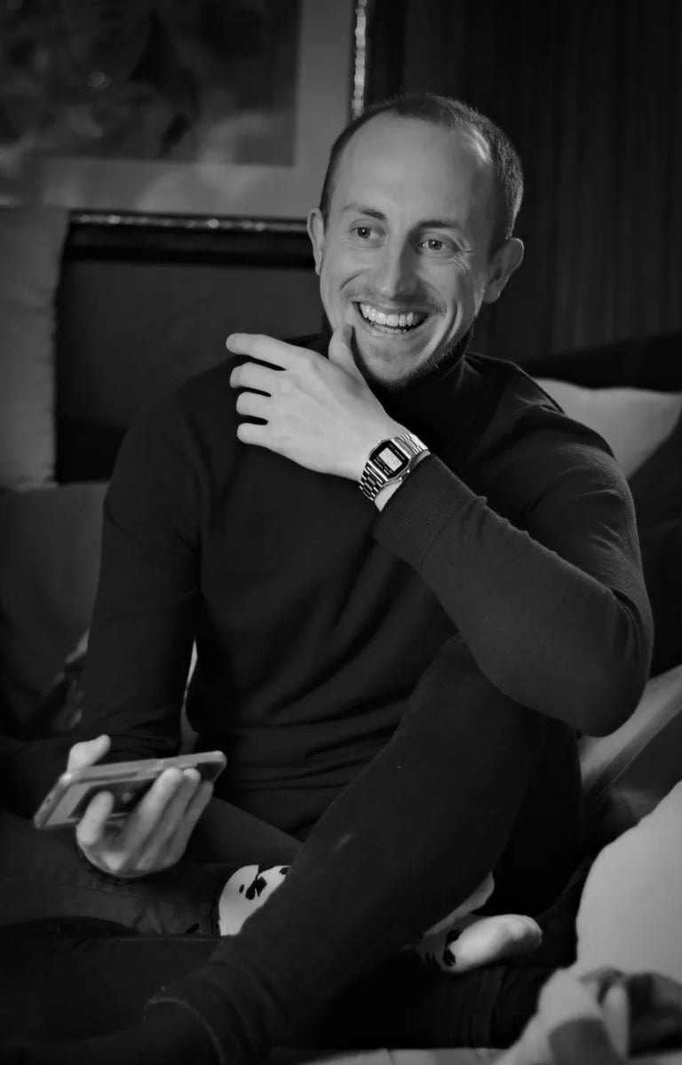 Photographe portrait 75 : portrait homme en noir et blanc