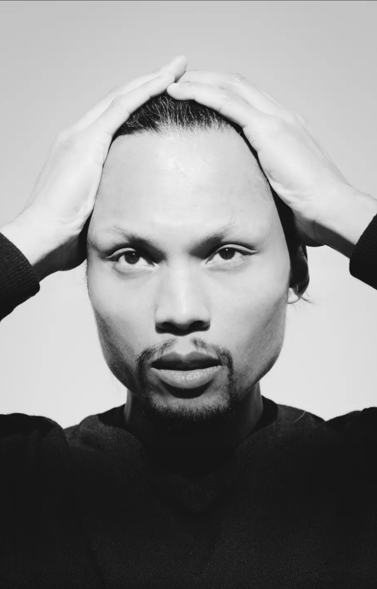 Photographe portrait Paris : portrait homme en noir et blanc