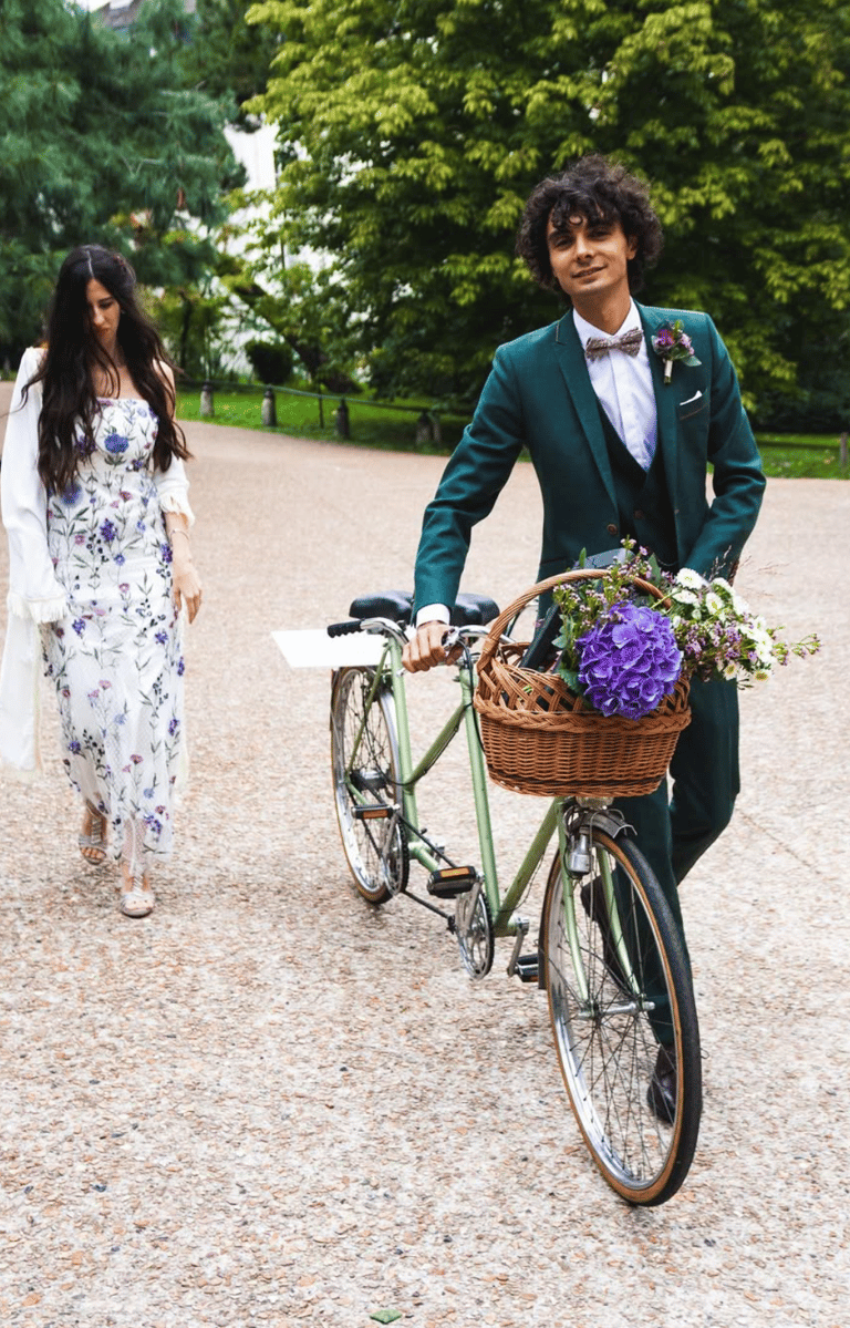 Reportage mariage champêtre Paris : mariés en tandem