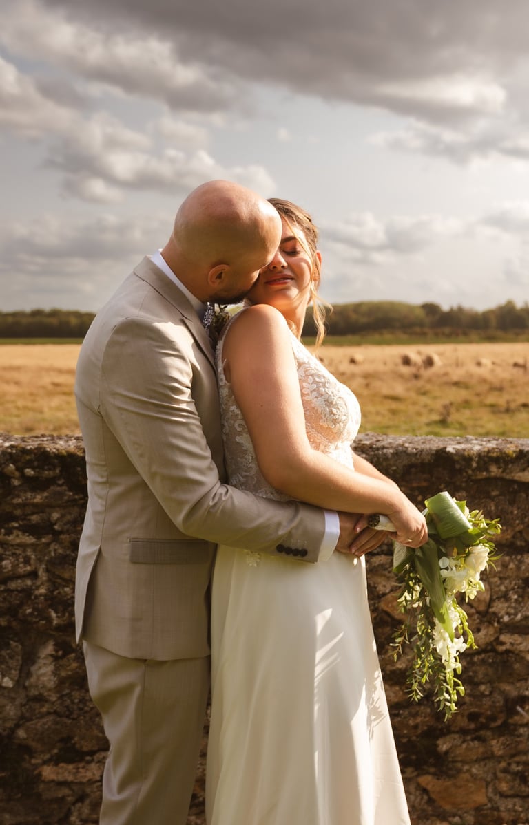 Reportage mariage champêtre Ozoir la Ferrière : séance de couple dans les champs